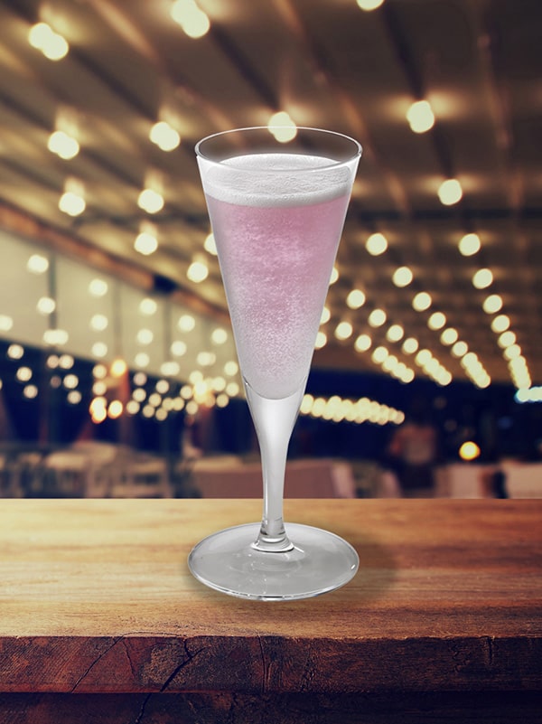 cocktail violette royale dans coupe