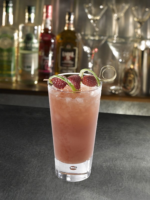 cocktail red pink avec framboise en décoration