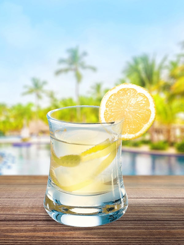 cocktail cortez avec décoration citron et zeste de citron