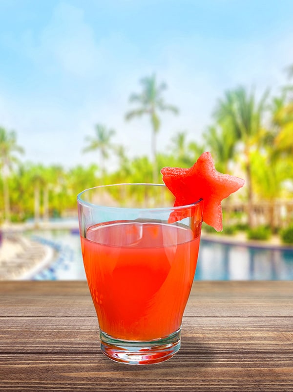 cocktail pink paradise avec pastèque en forme d'étoile