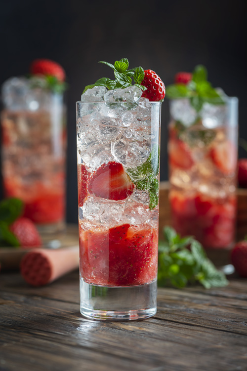 Cocktail verre long drink fraise tonic