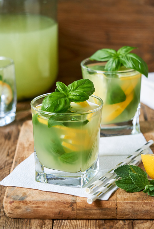 Cocktail verre old fashion citron jus vert