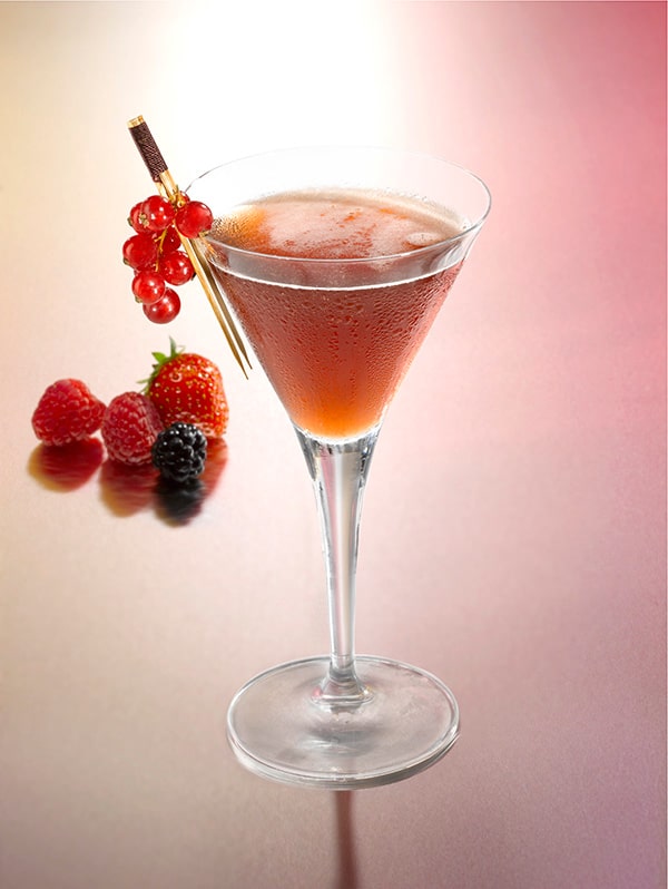 cocktail berrypolitan avec fruits rouges