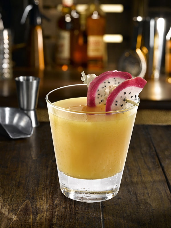 Cocktail caribe caliente fruit du dragon rhum