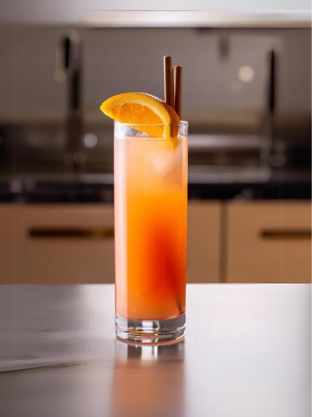 Cocktail Ginger Island avec cocktail sans alcool Planteur des Îles, nectar de mangue, sirop de canne et lamelles de gingembre