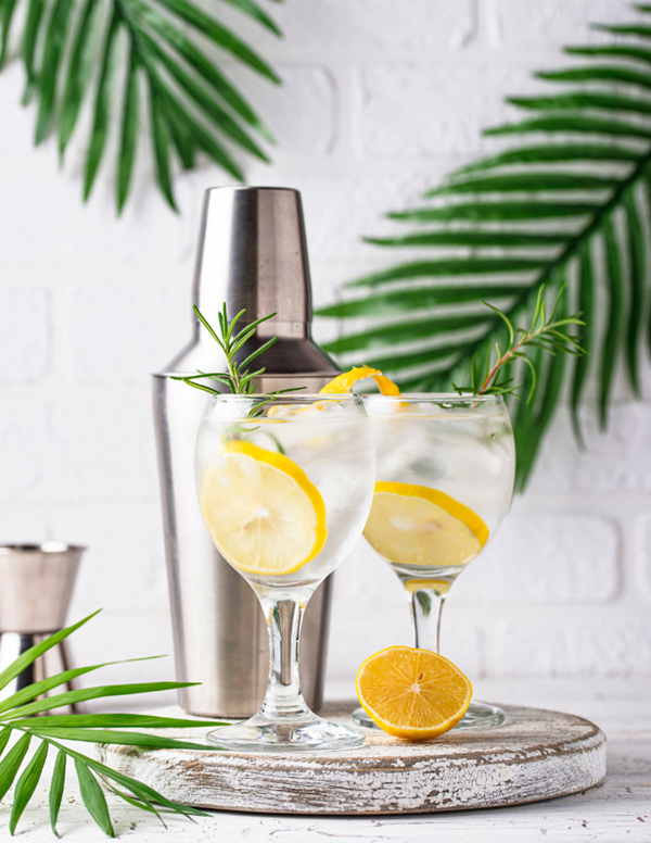 Cocktail gin tonic yuzu citron