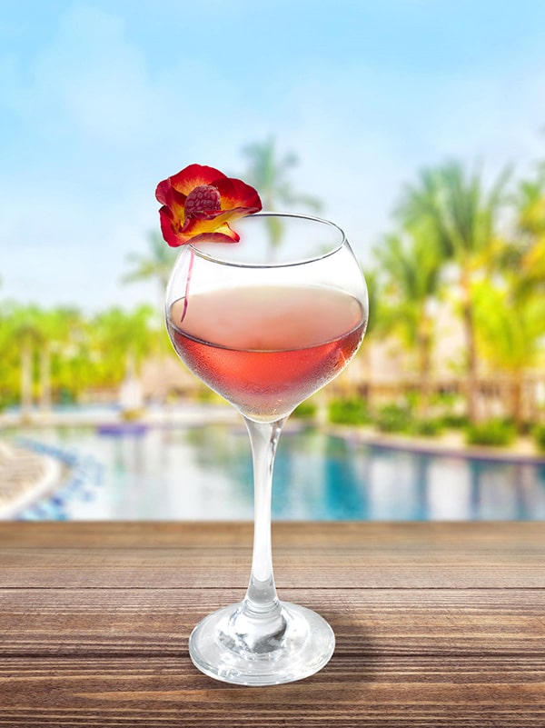 cocktail rose mangue avec fleur en décoration