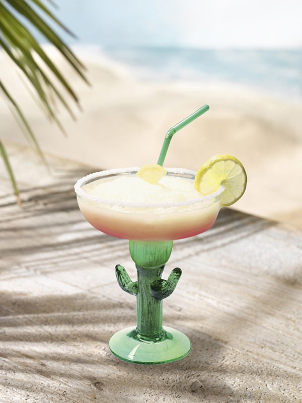 cocktail roza avec verre en forme de cactus