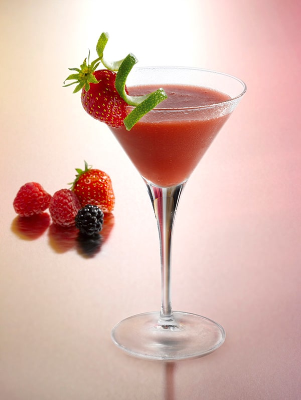 cocktail strawberry daiquiri avec fraise et fruits rouges