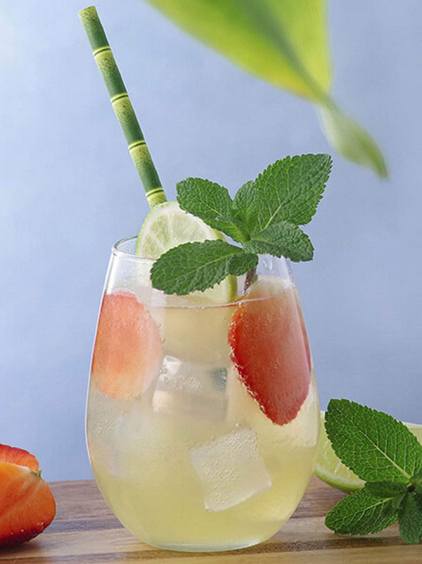 cocktail aguacana bahia fraise menthe paille glaçons