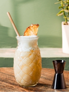 cocktail perfect colada au rhum ambré, à l'ananas, coco.