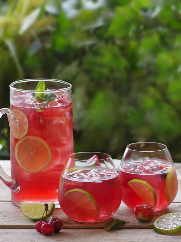 cocktail summer punch cerise fraise citron vert