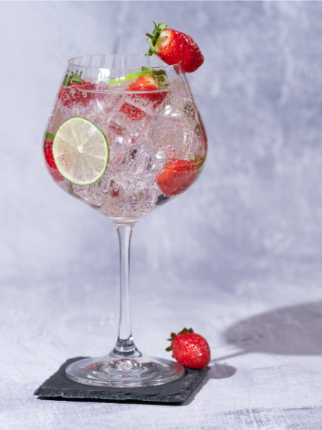 cocktail gin pink avec des fraises