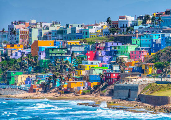 voyage puerto rico avec ville bord de la mer maisons colorées