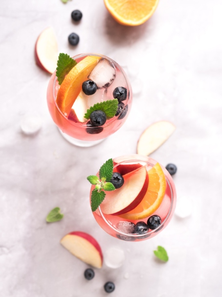 Recette du cocktail Sangria au vin rosé.