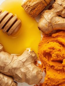 Miel, curcuma et gingembre