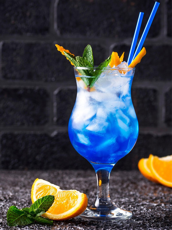 Découvrez le cocktail Aqua Velva à base de Vodka, Gin et Curacao