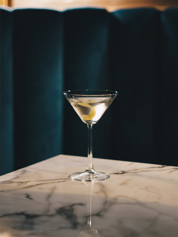 Découvrez le cocktail incontournable le Martini