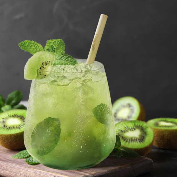 cocktail mojito au rhum et jus de kiwi et citron vert