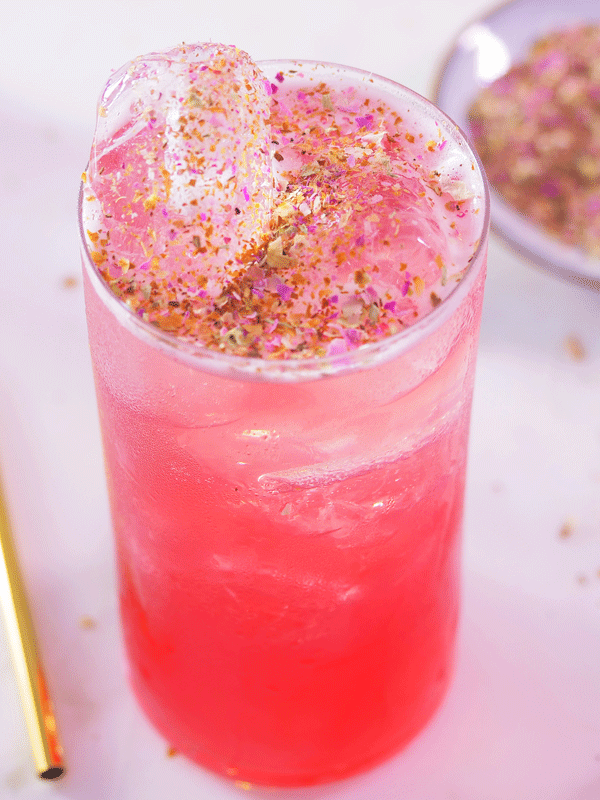 cocktail sans alcool au nectar de cranberry et limonade à la rose