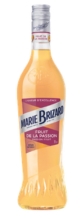 Bouteille de 70 cl de la liqueur de fruit de la passion Marie Brizard.