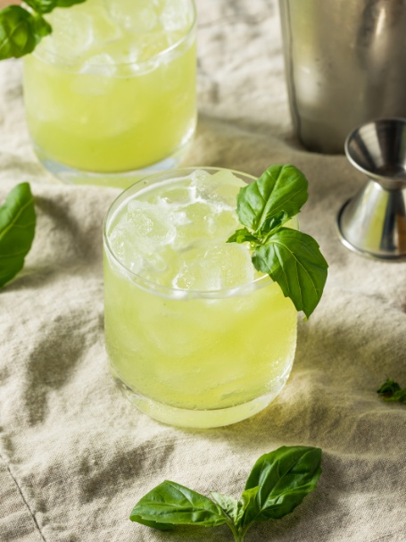 cocktail gin basil smash au basilic et jus de citron