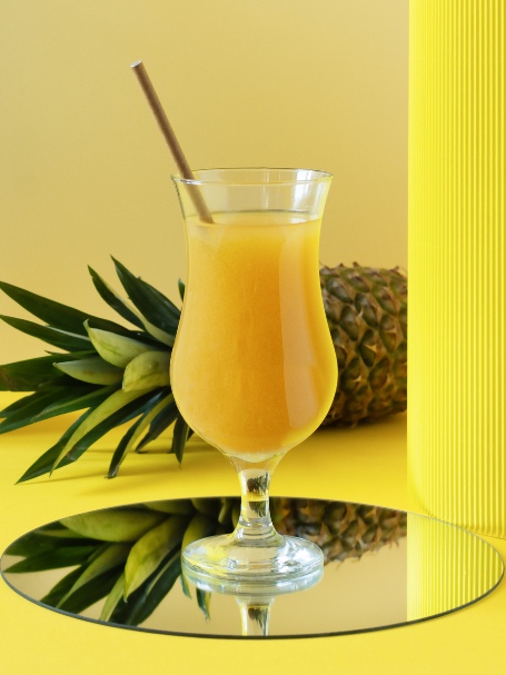 cocktail au rhum, prosecco et jus d'ananas