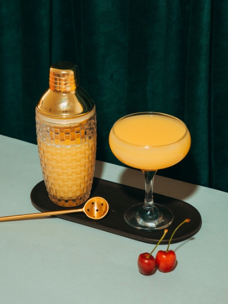 cocktail au rhum blanc, cognac et triple sec