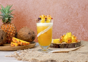 cocktail au jus d'ananas et au gingembre