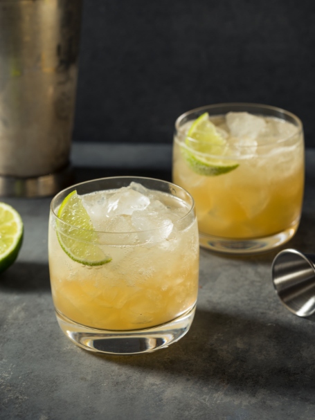 Goûtez ce cocktail cubain au rhum et aux notes de citron vert et de miel.