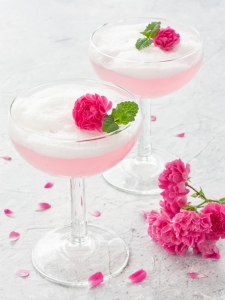 Des fleurs comestibles pour décorer vos cocktails