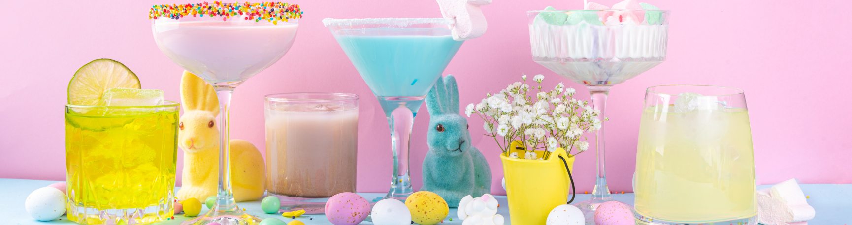 une sélection de cocktails colorés pour Pâques