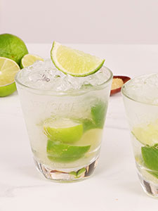cocktail caipirinha