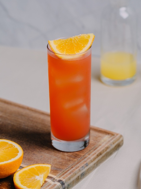 Découvrez le cocktail Garibaldi, à base de Campari et jus d'orange.