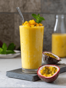 cocktail sans alcool Josephine Baker avec mangue, fruit de la passion et coco