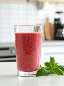 smoothie aux fruits rouges et basilic