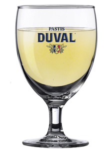 Verre rempli de Pastis DUVAL.