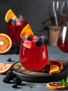 Cocktail Punch pour Halloween, avec de la vodka et des fruits frais.
