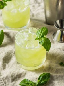 cocktail gin basil smash au basilic et jus de citron