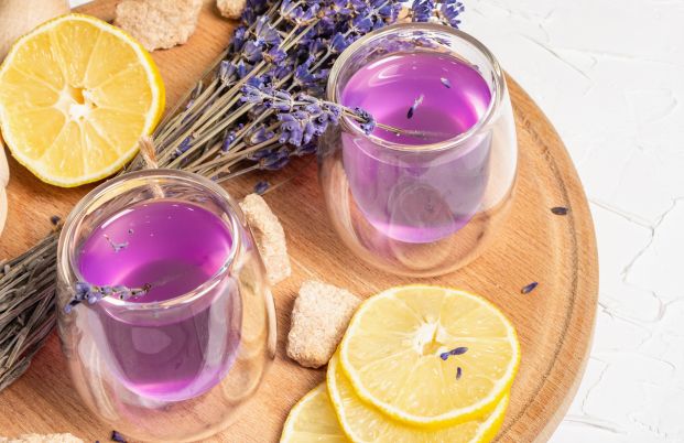 Cocktail sans alcool à la lavande et au jus de citron