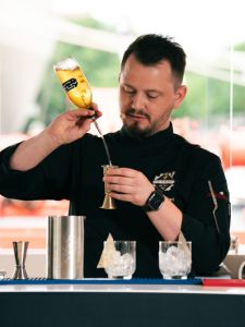 Benoit Bouillard barman pendant la finale The Bartenders Society