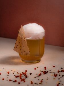 Cocktail avec alcool Reine Marie présenté pendant la finale The Bartenders Society