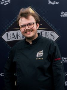Enzo Riccelli barman pendant la finale de The Bartenders Society